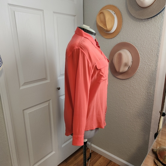 Equipment 100% silk button down size large - Picture 11 of 14